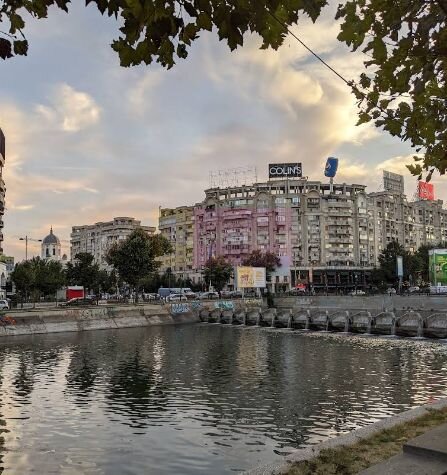 Vanzare apartament de 4 camere in zona bd Unirii-Casa Poporului